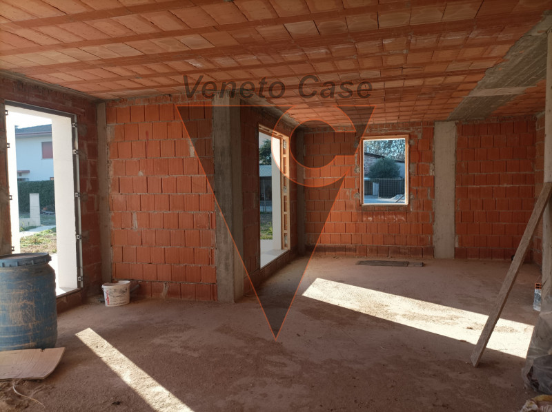 Proponiamo in vendita a Campodarsego una splendida porzione di bifamiliare attualmente al grezzo,...