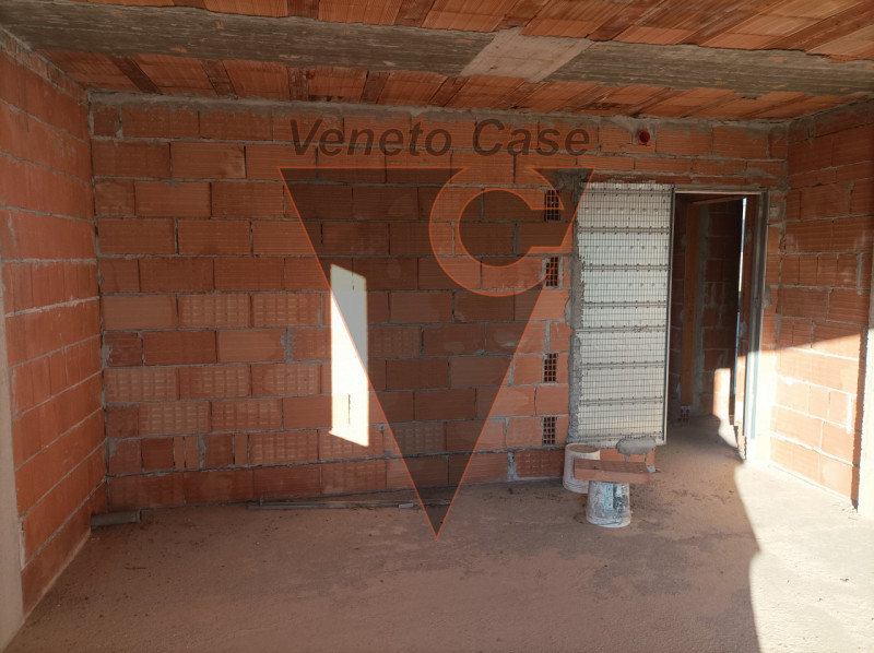 Proponiamo in vendita a Campodarsego una splendida porzione di bifamiliare attualmente al grezzo,...