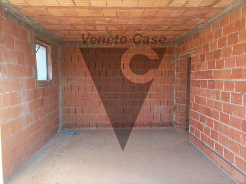 Proponiamo in vendita a Campodarsego una splendida porzione di bifamiliare attualmente al grezzo,...