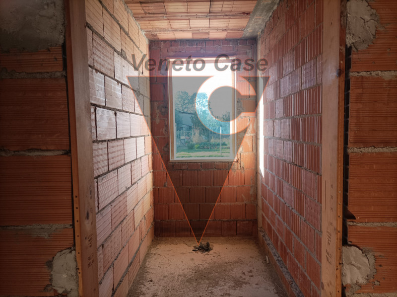 Proponiamo in vendita a Campodarsego una splendida porzione di bifamiliare attualmente al grezzo,...