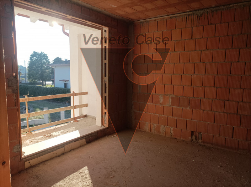 Proponiamo in vendita a Campodarsego una splendida porzione di bifamiliare attualmente al grezzo,...