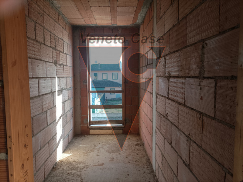 Proponiamo in vendita a Campodarsego una splendida porzione di bifamiliare attualmente al grezzo,...