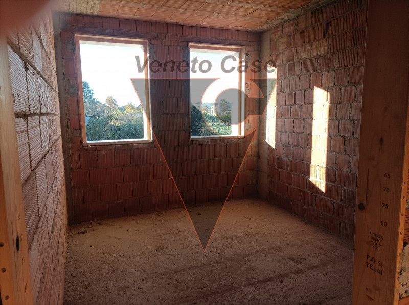 Proponiamo in vendita a Campodarsego una splendida porzione di bifamiliare attualmente al grezzo,...