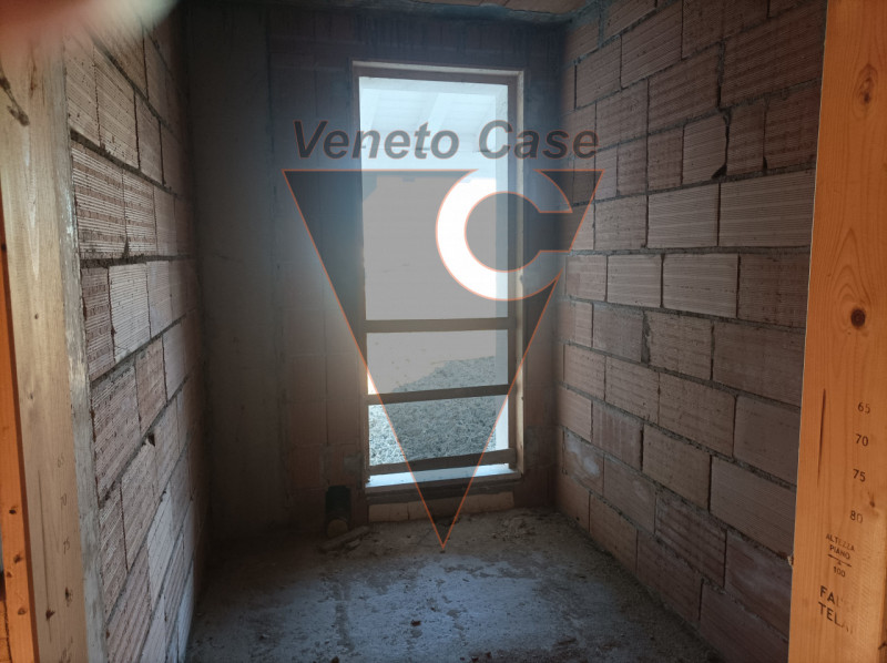 Proponiamo in vendita a Campodarsego una splendida porzione di bifamiliare attualmente al grezzo,...