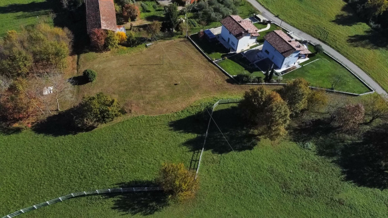 Scopri un'opportunità unica nel cuore della natura! Proponiamo in vendita un terreno edificabile ...