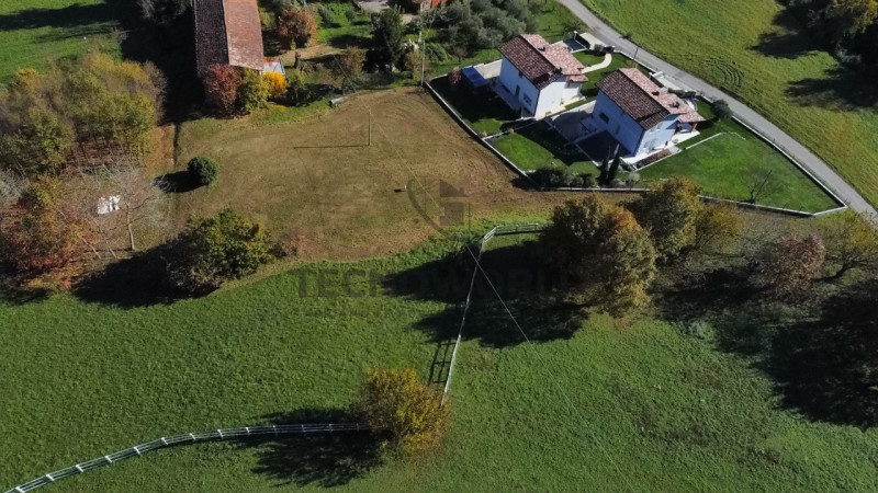 Scopri un'opportunità unica nel cuore della natura! Proponiamo in vendita un terreno edificabile ...