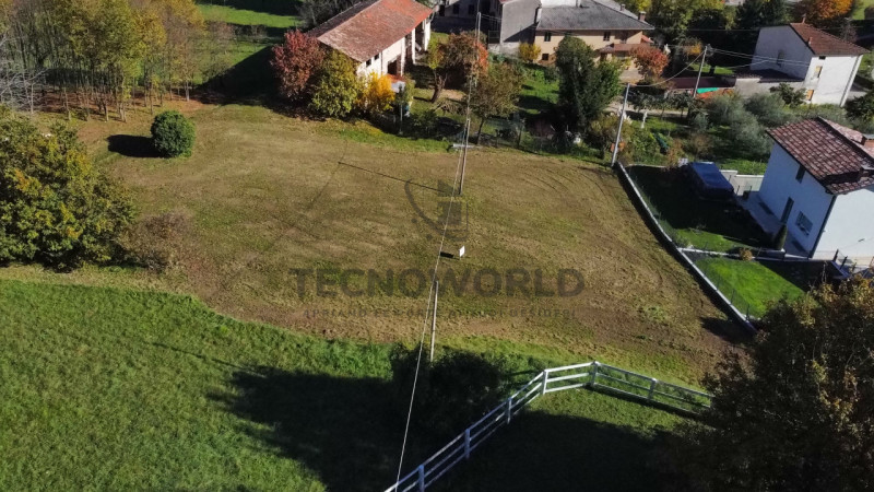 Scopri un'opportunità unica nel cuore della natura! Proponiamo in vendita un terreno edificabile ...