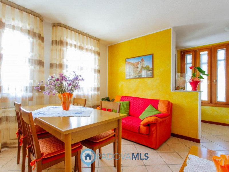 Immobile in esclusiva al Gruppo Padova MLS

Vendesi abitazione singola con ampio giardino in comu...