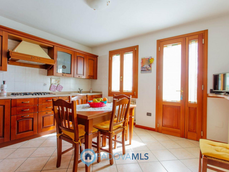 Immobile in esclusiva al Gruppo Padova MLS

Vendesi abitazione singola con ampio giardino in comu...