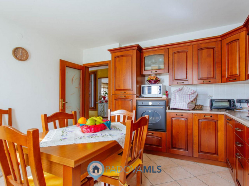 Immobile in esclusiva al Gruppo Padova MLS

Vendesi abitazione singola con ampio giardino in comu...