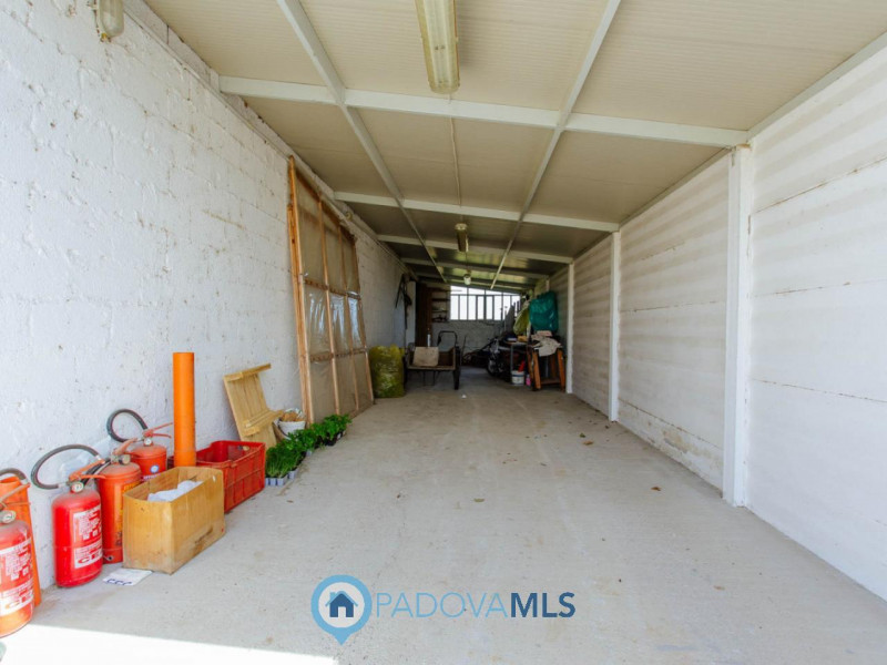 Immobile in esclusiva al Gruppo Padova MLS

Vendesi abitazione singola con ampio giardino in comu...