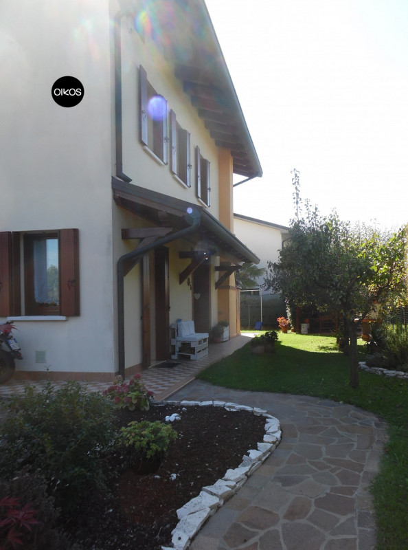 Arzergrande (PD) - Proponiamo porzione di bifamiliare con esposizione nord - ovest - sud, in otti...