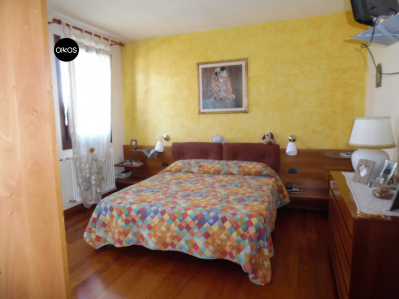 Arzergrande (PD) - Proponiamo porzione di bifamiliare con esposizione nord - ovest - sud, in otti...