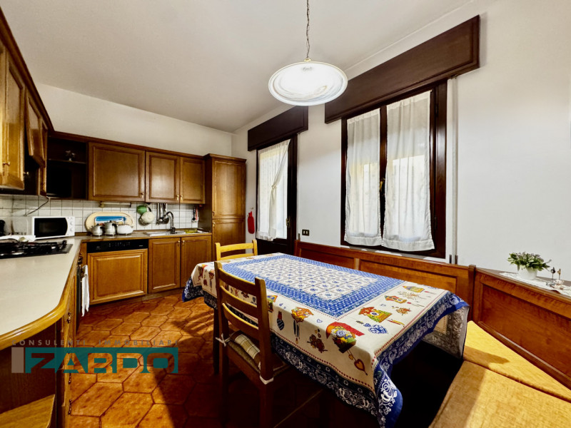 Rif. C-227 NE ( per info 350 5383983 | Giacomo )

In centro a Villa d’Asolo, con suggestiva vista...