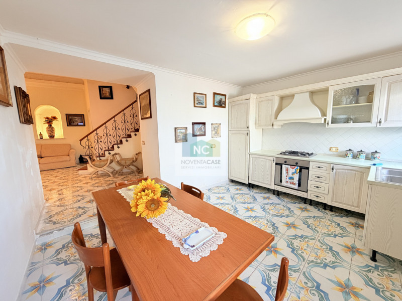 Scopri la tua nuova casa nel cuore di Casamicciola Terme! Proponiamo in vendita una splendida por...