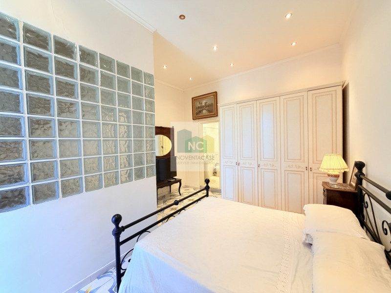 Scopri la tua nuova casa nel cuore di Casamicciola Terme! Proponiamo in vendita una splendida por...