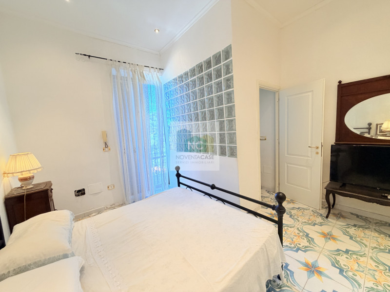 Scopri la tua nuova casa nel cuore di Casamicciola Terme! Proponiamo in vendita una splendida por...