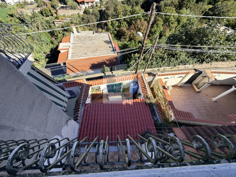 Scopri la tua nuova casa nel cuore di Casamicciola Terme! Proponiamo in vendita una splendida por...