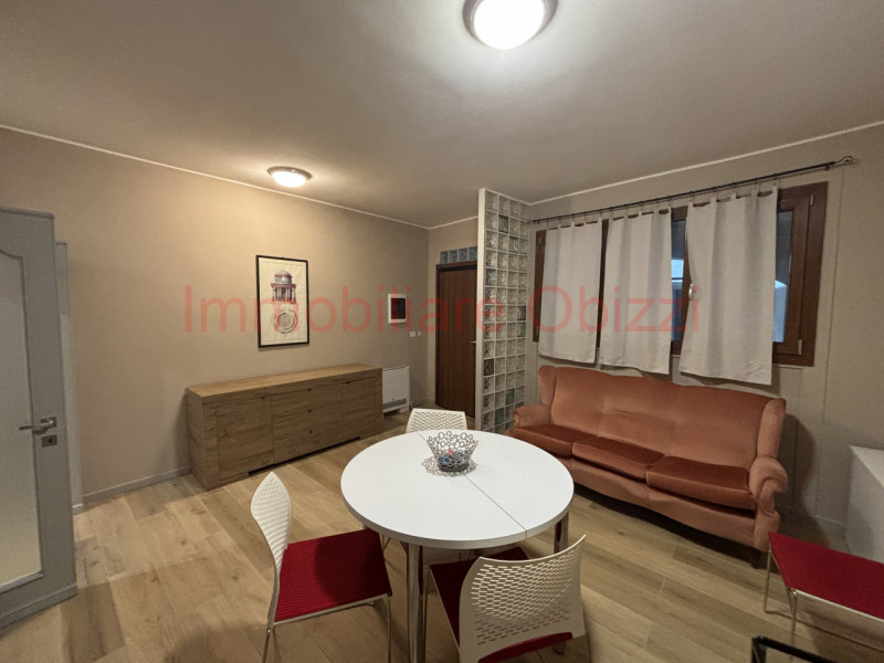 PADOVA - Savonarola - Proponiamo in vendita bilocale al piano terra con ingresso indipendente.
L'...