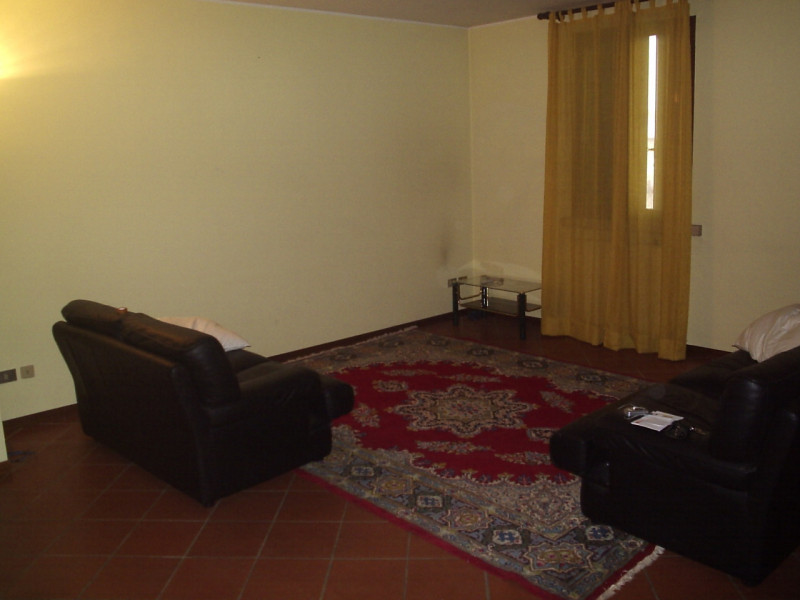 MASERA' DI PADOVA vendesi ampio appartamento disposto su due livelli, situato in un piccolo conte...