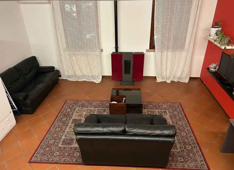 MASERA' DI PADOVA vendesi ampio appartamento disposto su due livelli, situato in un piccolo conte...