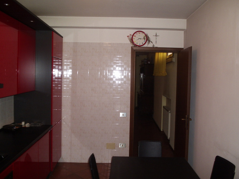 MASERA' DI PADOVA vendesi ampio appartamento disposto su due livelli, situato in un piccolo conte...