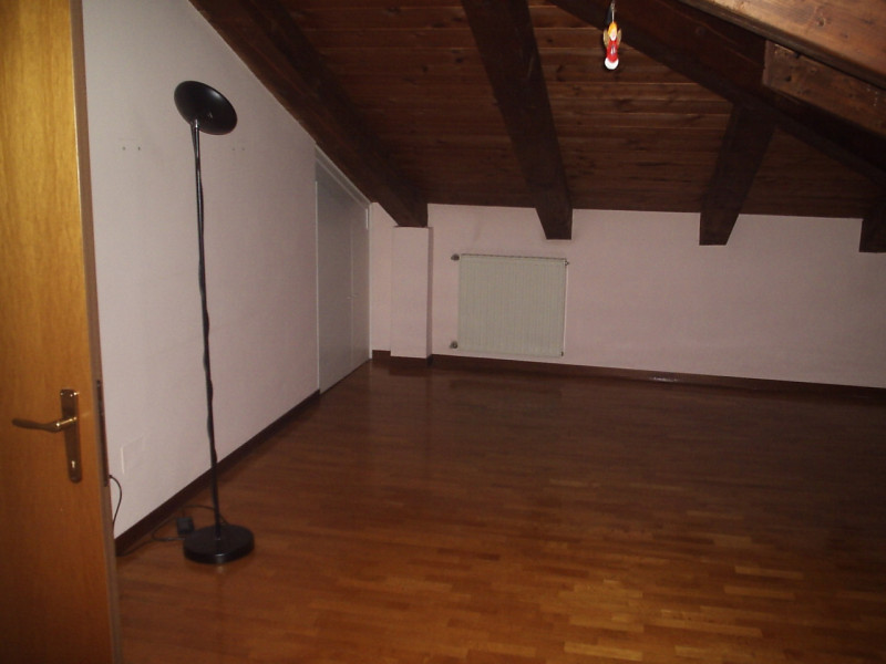 MASERA' DI PADOVA vendesi ampio appartamento disposto su due livelli, situato in un piccolo conte...