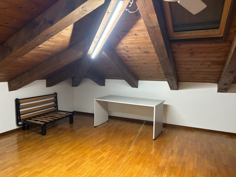 MASERA' DI PADOVA vendesi ampio appartamento disposto su due livelli, situato in un piccolo conte...