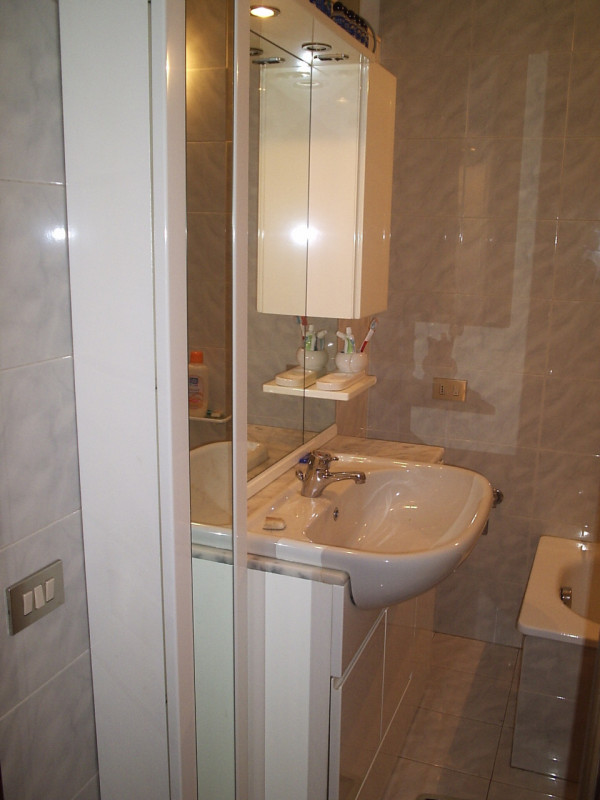 MASERA' DI PADOVA vendesi ampio appartamento disposto su due livelli, situato in un piccolo conte...