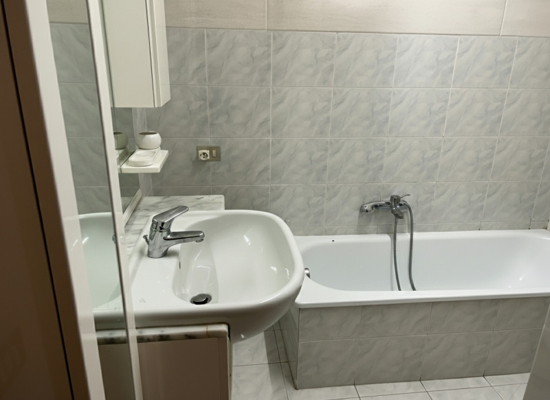 MASERA' DI PADOVA vendesi ampio appartamento disposto su due livelli, situato in un piccolo conte...