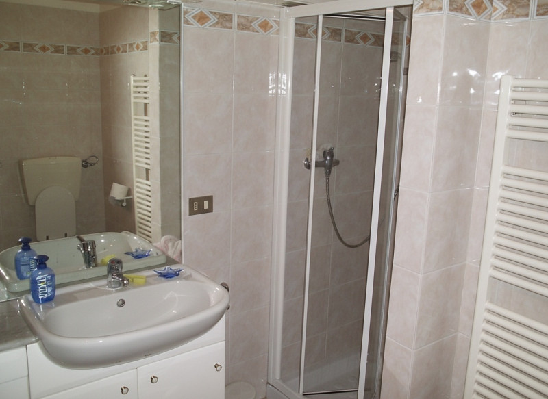 MASERA' DI PADOVA vendesi ampio appartamento disposto su due livelli, situato in un piccolo conte...