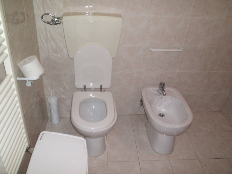 MASERA' DI PADOVA vendesi ampio appartamento disposto su due livelli, situato in un piccolo conte...