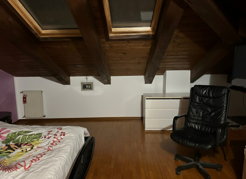 MASERA' DI PADOVA vendesi ampio appartamento disposto su due livelli, situato in un piccolo conte...