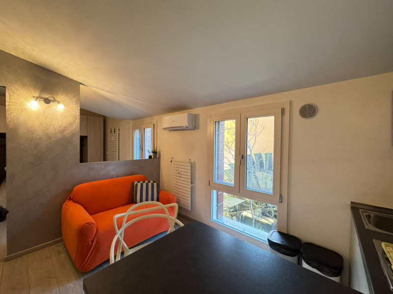 Nel cuore pulsante del centro storico, in una delle zone più caratteristiche della città, COCCOLO...