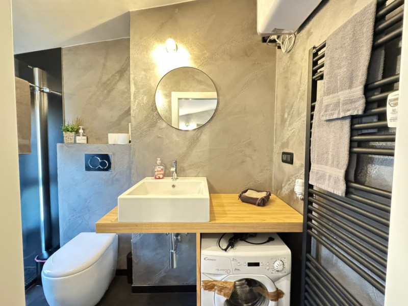 Nel cuore pulsante del centro storico, in una delle zone più caratteristiche della città, COCCOLO...