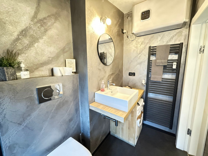 Nel cuore pulsante del centro storico, in una delle zone più caratteristiche della città, COCCOLO...