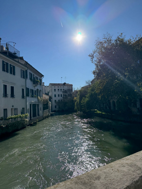 Nel cuore pulsante del centro storico, in una delle zone più caratteristiche della città, COCCOLO...