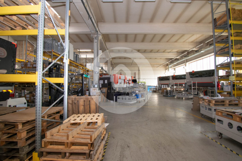 Proponiamo in vendita un prestigioso capannone artigianale situato nella frazione di Arsego, nel ...