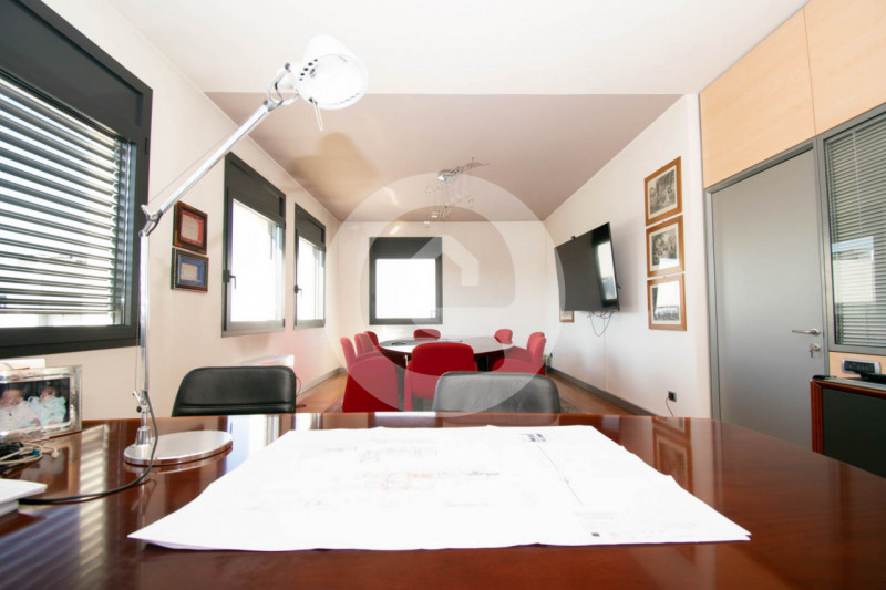 Proponiamo in vendita un prestigioso capannone artigianale situato nella frazione di Arsego, nel ...