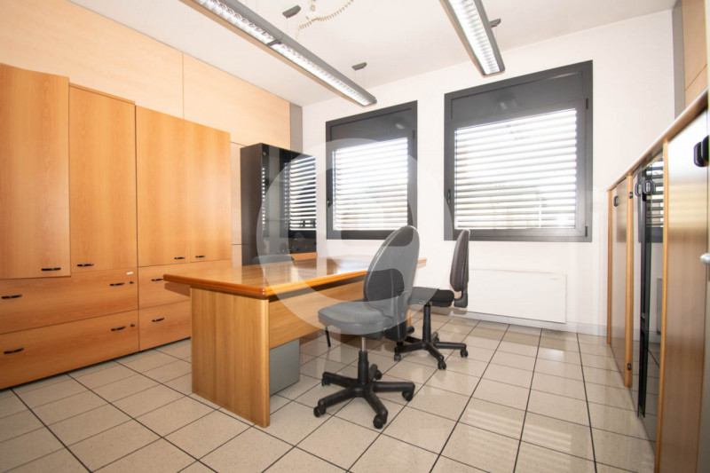 Proponiamo in vendita un prestigioso capannone artigianale situato nella frazione di Arsego, nel ...