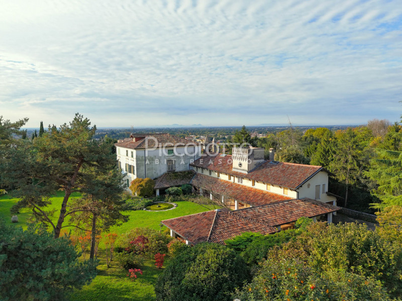 Rif. V5398 - Montebelluna, prestigiosa villa del XVIII secolo in posizione esclusiva collinare do...