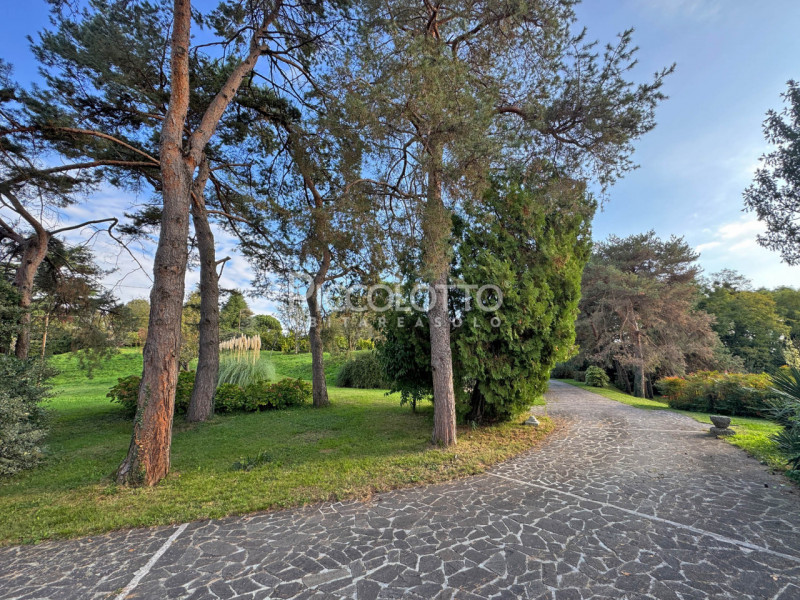 Rif. V5398 - Prestigiosa Villa dalle origini settecentesche in località Mercato Vecchio a Montebe...