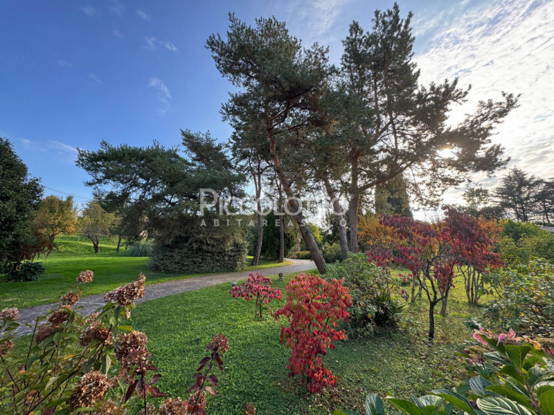 Rif. V5398 - Prestigiosa Villa dalle origini settecentesche in località Mercato Vecchio a Montebe...