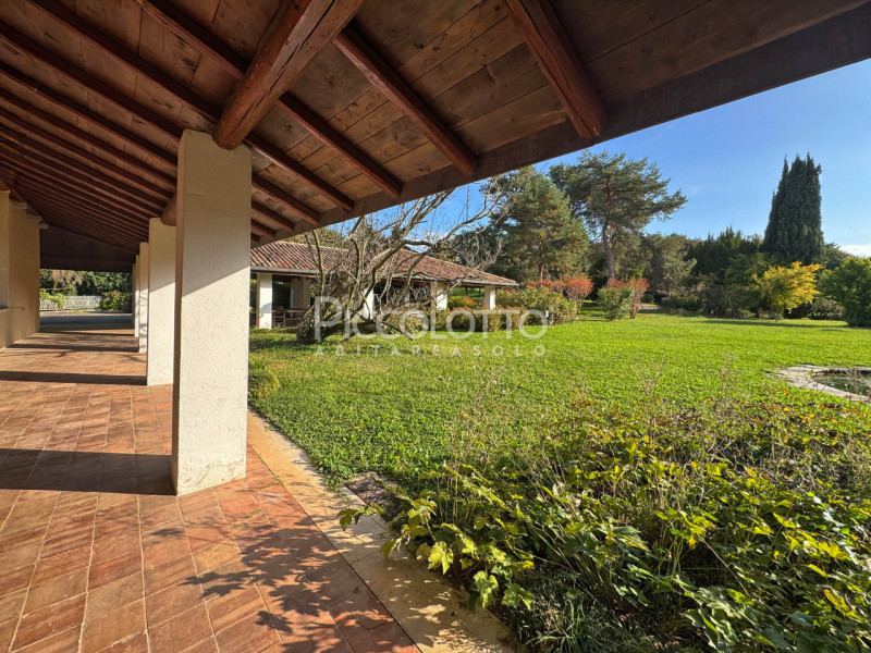 Rif. V5398 - Montebelluna, prestigiosa villa del XVIII secolo in posizione esclusiva collinare do...