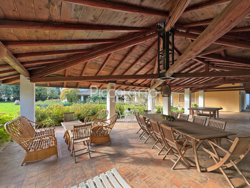 Rif. V5398 - Prestigiosa Villa dalle origini settecentesche in località Mercato Vecchio a Montebe...