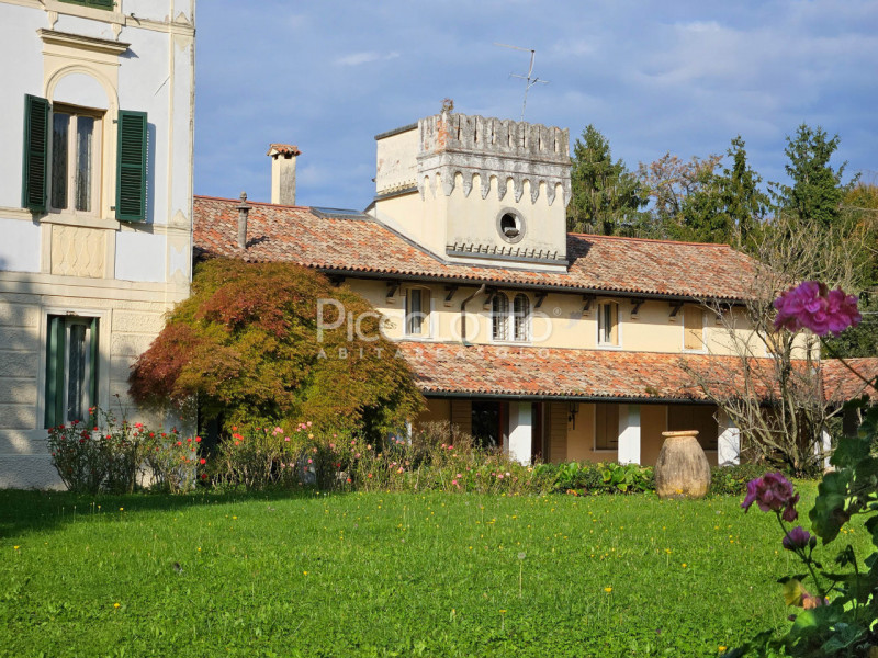 Rif. V5398 - Prestigiosa Villa dalle origini settecentesche in località Mercato Vecchio a Montebe...