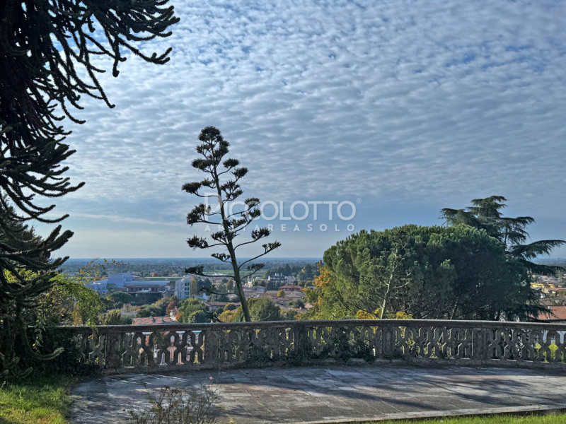 Rif. V5398 - Prestigiosa Villa dalle origini settecentesche in località Mercato Vecchio a Montebe...