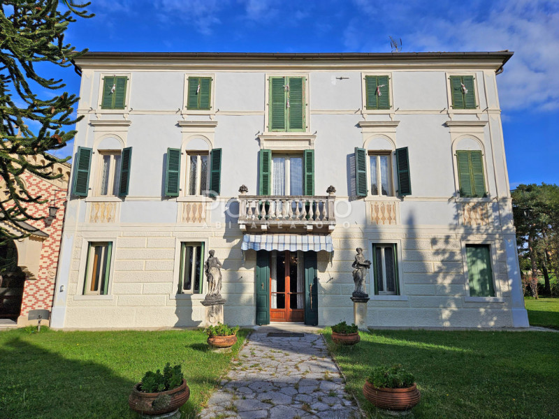 Rif. V5398 - Prestigiosa Villa dalle origini settecentesche in località Mercato Vecchio a Montebe...