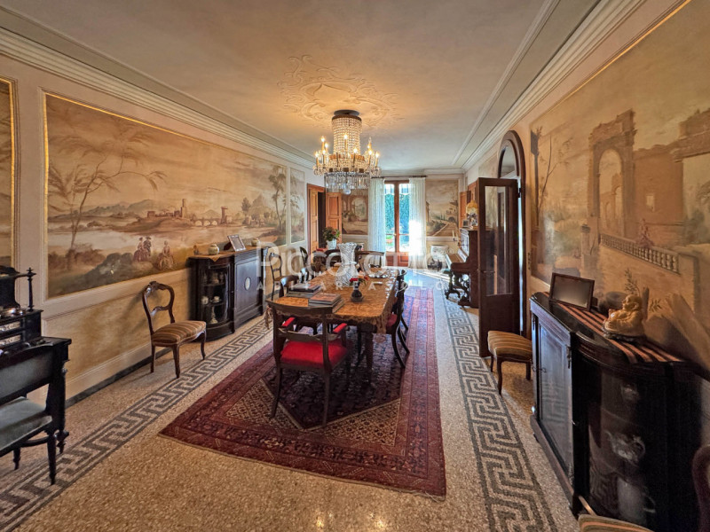 Rif. V5398 - Prestigiosa Villa dalle origini settecentesche in località Mercato Vecchio a Montebe...