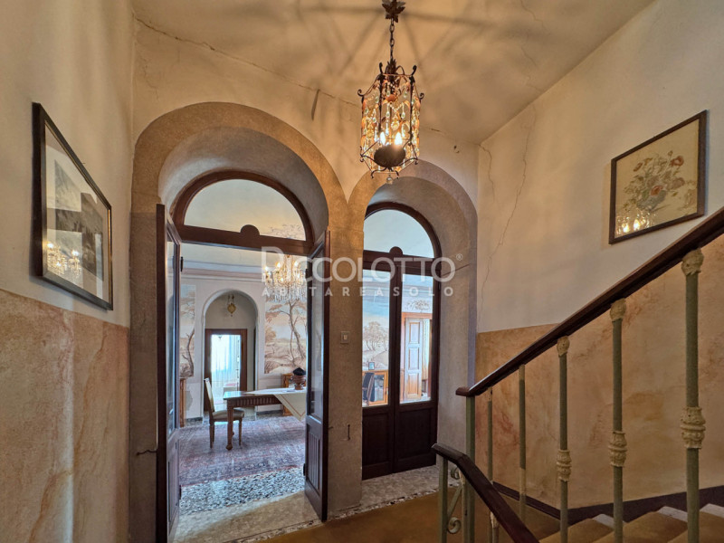 Rif. V5398 - Prestigiosa Villa dalle origini settecentesche in località Mercato Vecchio a Montebe...